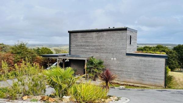 Un cadre idyllique, une maison lumineuse, un spa avec vue : votre havre de paix à Crozon