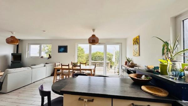 Un cadre idyllique, une maison lumineuse, un spa avec vue : votre havre de paix à Crozon