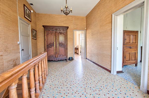 LAYRAC proche AGEN - Maison de maître de 240 m² avec dépendances et étang, située sur 4,5 hectares.