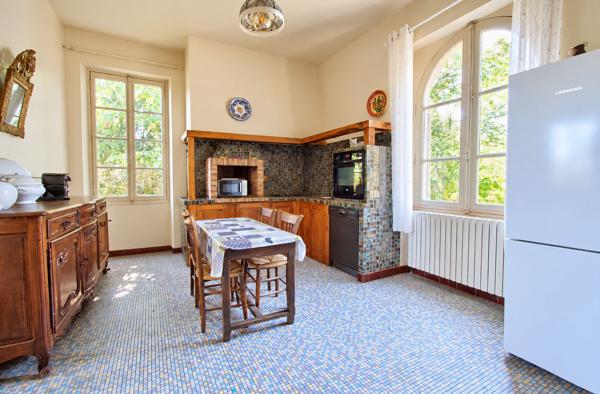 LAYRAC proche AGEN - Maison de maître de 240 m² avec dépendances et étang, située sur 4,5 hectares.