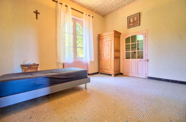 LAYRAC proche AGEN - Maison de maître de 240 m² avec dépendances et étang, située sur 4,5 hectares.