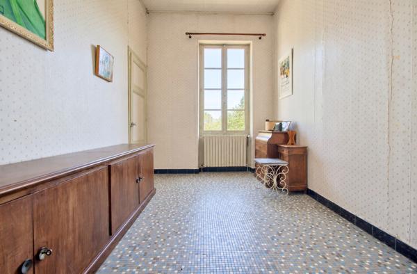 LAYRAC proche AGEN - Maison de maître de 240 m² avec dépendances et étang, située sur 4,5 hectares.