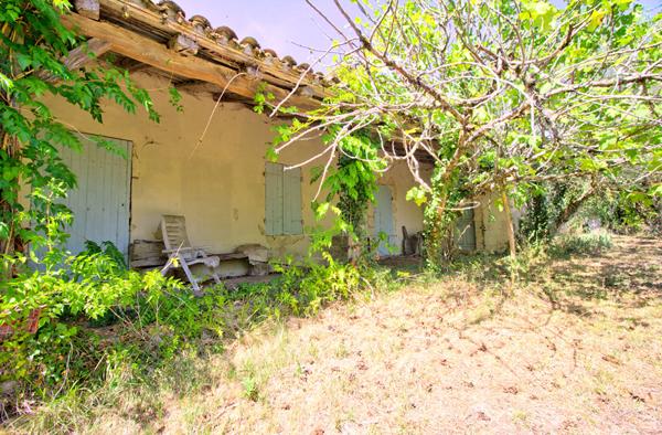 LAYRAC proche AGEN - Maison de maître de 240 m² avec dépendances et étang, située sur 4,5 hectares.