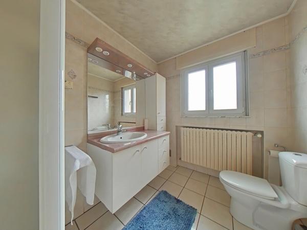 RARE À FLORANGE – Pavillon individuel plain pied sur sous-sol - 1 192 m² exposé Sud-Ouest – Volumes et potentiel !