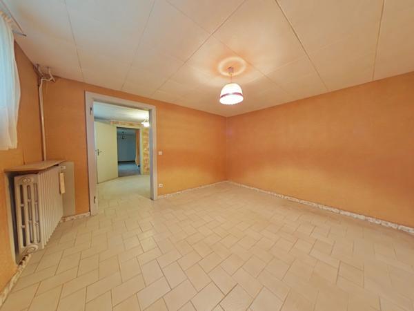 RARE À FLORANGE – Pavillon individuel plain pied sur sous-sol - 1 192 m² exposé Sud-Ouest – Volumes et potentiel !