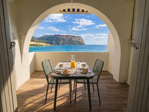 Cassis (13260) CASSIS APPARTEMENT T3, VUE PANORAMIQUE PORT ET CAP CANAILLE, ACCES PRIVE MER