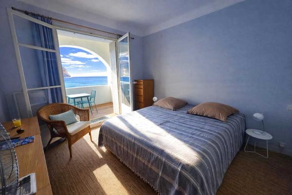 Cassis (13260) CASSIS APPARTEMENT T3, VUE PANORAMIQUE PORT ET CAP CANAILLE, ACCES PRIVE MER