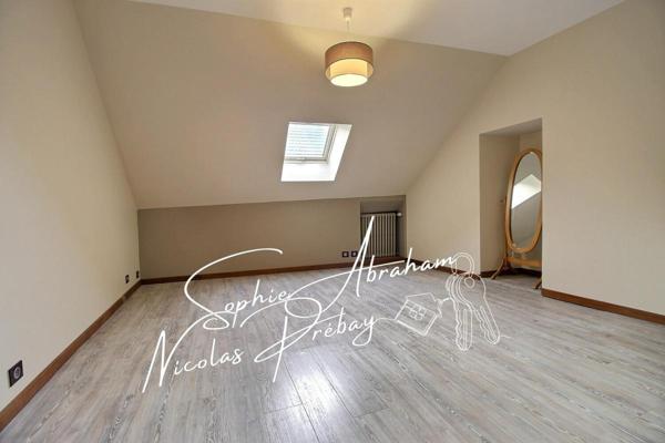 Maison en pierres rénovée, 6 chambres avec jardin et garage