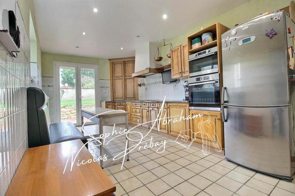 Maison en pierres rénovée, 6 chambres avec jardin et garage