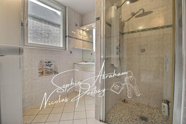 Maison en pierres rénovée, 6 chambres avec jardin et garage