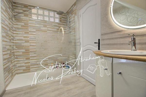 Maison en pierres rénovée, 6 chambres avec jardin et garage