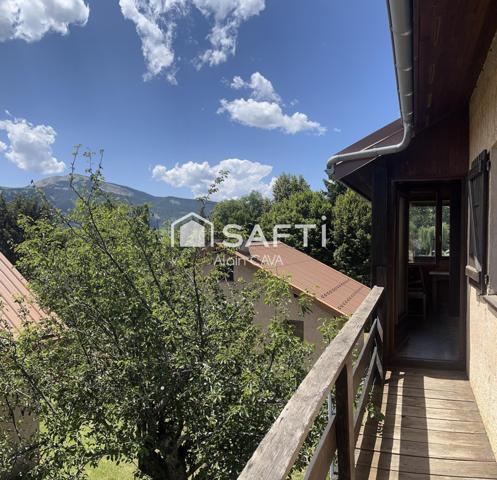 Chalet de 140m² (117m² loi carrez ) proche du  centre villagesur 348m² de terrain - opportunite locative