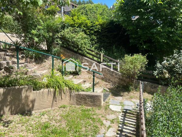 Chalet de 140m² (117m² loi carrez ) proche du  centre villagesur 348m² de terrain - opportunite locative