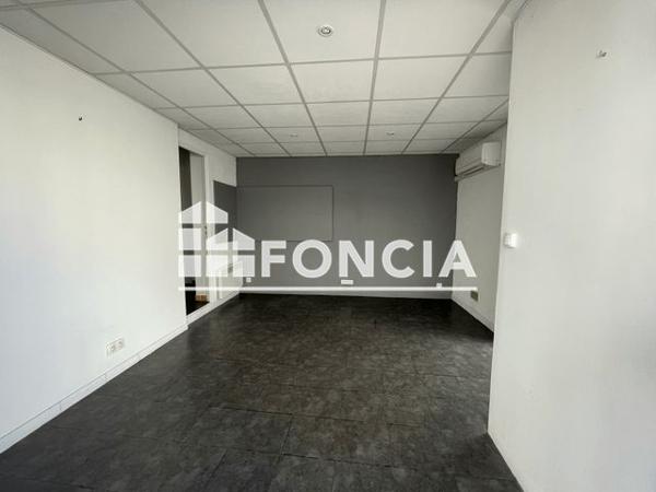 Location Local commercial 1 pièce 18 m² - 21 RUE BASSE Vergeze 30310