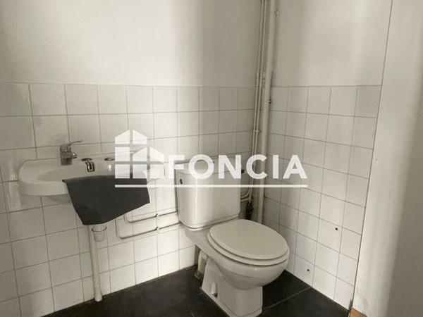 Location Local commercial 1 pièce 18 m² - 21 RUE BASSE Vergeze 30310