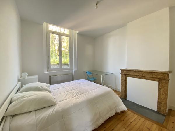 Saint-Étienne (42100) Appartement T4 de 90m² meublé et rénové + garage - Secteur Fauriel