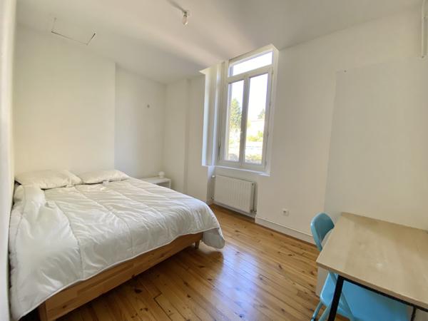 Saint-Étienne (42100) Appartement T4 de 90m² meublé et rénové + garage - Secteur Fauriel
