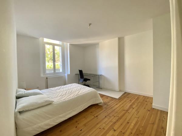 Saint-Étienne (42100) Appartement T4 de 90m² meublé et rénové + garage - Secteur Fauriel