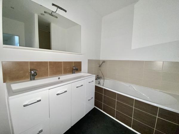 Saint-Étienne (42100) Appartement T4 de 90m² meublé et rénové + garage - Secteur Fauriel