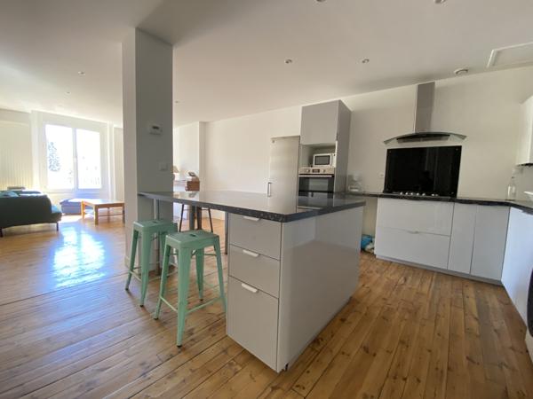 Saint-Étienne (42100) Appartement T4 de 90m² meublé et rénové + garage - Secteur Fauriel
