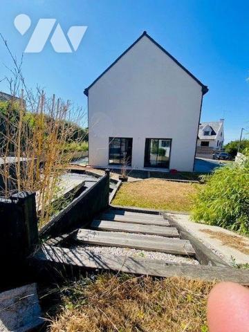 Maison à Vendre à Perros-Guirec (22700) en Côtes-d'Armor (22) construite en 2019, offre une sur...