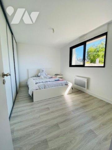 Maison à Vendre à Perros-Guirec (22700) en Côtes-d'Armor (22) construite en 2019, offre une sur...