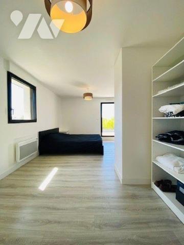 Maison à Vendre à Perros-Guirec (22700) en Côtes-d'Armor (22) construite en 2019, offre une sur...