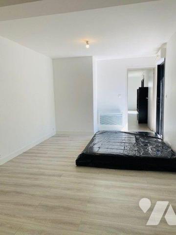 Maison à Vendre à Perros-Guirec (22700) en Côtes-d'Armor (22) construite en 2019, offre une sur...