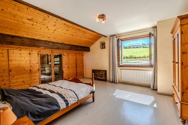 À vendre - Grande maison de caractère sur la commune de Marin, avec vue imprenable sur le lac et les montagnes