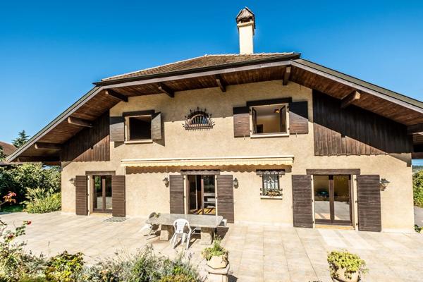 À vendre - Grande maison de caractère sur la commune de Marin, avec vue imprenable sur le lac et les montagnes