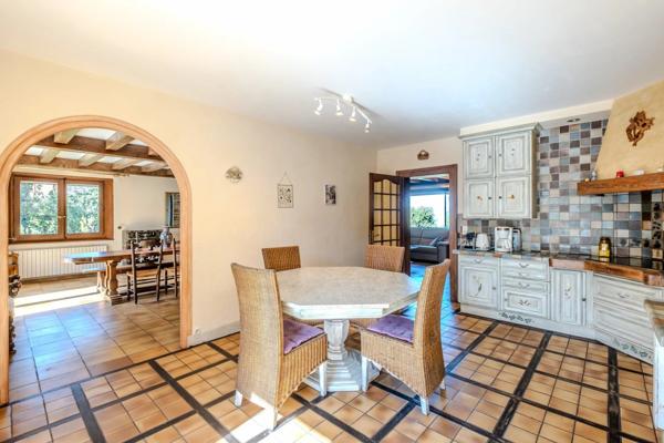 À vendre - Grande maison de caractère sur la commune de Marin, avec vue imprenable sur le lac et les montagnes