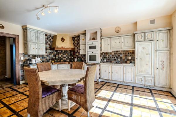 À vendre - Grande maison de caractère sur la commune de Marin, avec vue imprenable sur le lac et les montagnes