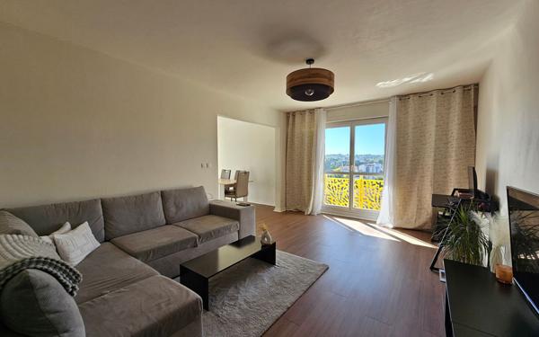 Appartement à vendre    4 pièces • 75,44 m2 Saint-Étienne