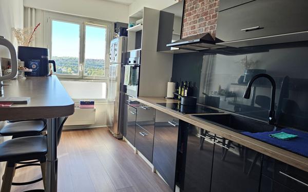 Appartement à vendre    4 pièces • 75,44 m2 Saint-Étienne