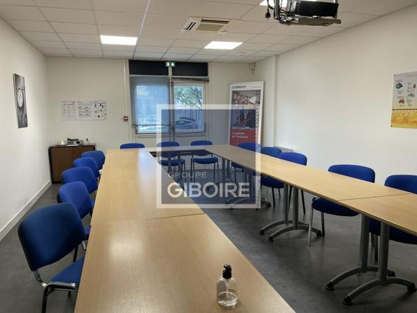 Local d'activites 3530 m² à louer CESSON-SVIGN (réf : 35.6900)
