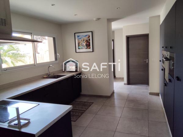 Maison de 2017, 4 chambres, 3 SDB, piscine – Léon