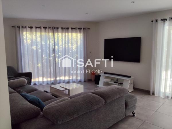 Maison de 2017, 4 chambres, 3 SDB, piscine – Léon