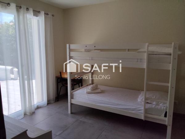 Maison de 2017, 4 chambres, 3 SDB, piscine – Léon