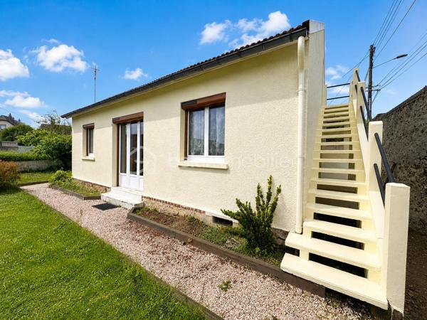 Laissez-vous séduire par cette adorable maison, pleine de charme et idéalement située à seulement 10 minutes à pied du centre-ville et 5 minutes de la gare. 
Un emplacement parfait pour rester proche de toutes les commodités.

Dès l’entrée, vous découvrirez une atmosphère chaleureuse et accueillante avec :
- Une grande cuisine entièrement équipée & aménagée, conviviale et fonctionnelle
- Un salon cosy pour vos moments de détente
- Une belle salle d’eau moderne avec douche à l’italienne
- Un WC indépendant
- Une chambre confortable avec possibilité de créer facilement une seconde chambre, toujours de plain-pied
- Un comble offrant diverses possibilités: rangement ou aménagement d'une nouvelle pièce type bureau ou salle de jeux

À l’extérieur, le charme continue avec un terrain entièrement clos, idéal pour profiter des beaux jours en toute tranquillité. 
Vous bénéficierez également d’une cave, d’un garage ouvert, d’une verrière et d’un atelier pour laisser libre cours à tous vos projets.

🔆 Les plus : volets roulants solaires neufs avec système de centralisation pour un confort optimal au quotidien.

Une maison idéale pour une première acquisition, un pied-à-terre ou un investissement locatif.

Contactez moi pour une visite!