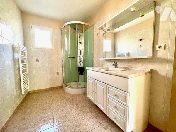 Maison de plain-pied avec sous-sol