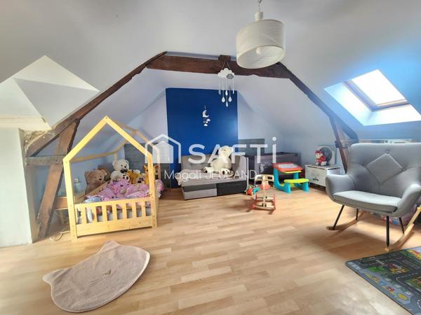 MAISON EN PIERRE A LA CAMPAGNE , PROCHE DES COMMODITES