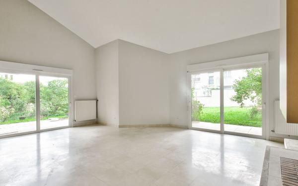 Maison à vendre    7 pièces •  Miribel