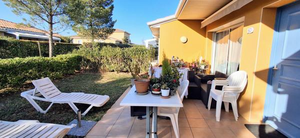 Villa de plain-pied avec garage, jardin et piscine à BASSAN