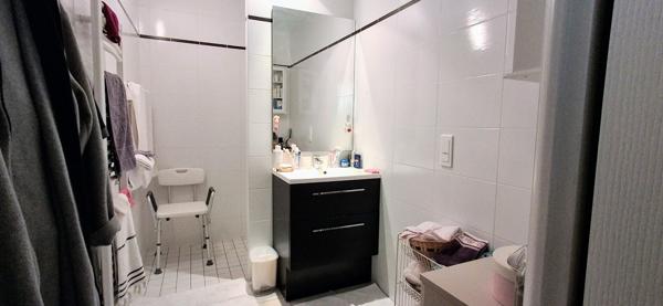 Villa de plain-pied avec garage, jardin et piscine à BASSAN