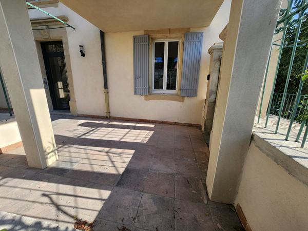EXCLUSIVITE A LOUER A CHATEAUNEUF DE GADAGNE ENTRE AVIGNON ET L'ISLE SUR LA SORGUE - LOCAL D'ACTIVITE OU BUREAU PROFESSIONNEL e 27.70 m² de surface AVEC TERRASSE DE 11.46 M² - PARKING A PROXI