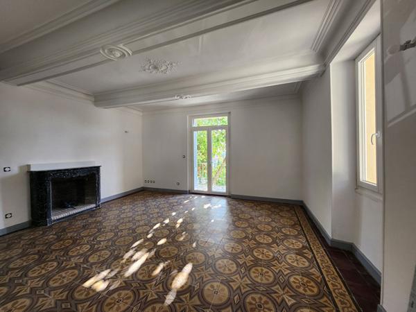 EXCLUSIVITE A LOUER A CHATEAUNEUF DE GADAGNE ENTRE AVIGNON ET L'ISLE SUR LA SORGUE - LOCAL D'ACTIVITE OU BUREAU PROFESSIONNEL e 27.70 m² de surface AVEC TERRASSE DE 11.46 M² - PARKING A PROXI