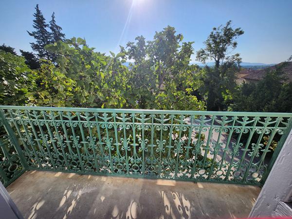 EXCLUSIVITE A LOUER A CHATEAUNEUF DE GADAGNE ENTRE AVIGNON ET L'ISLE SUR LA SORGUE - LOCAL D'ACTIVITE OU BUREAU PROFESSIONNEL e 27.70 m² de surface AVEC TERRASSE DE 11.46 M² - PARKING A PROXI