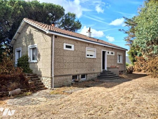 COUERON Bourg ! Maison de plain-pied 3 ch de 86 m2 sur sous-sol complet. Parc Boisé de 3157 m2
