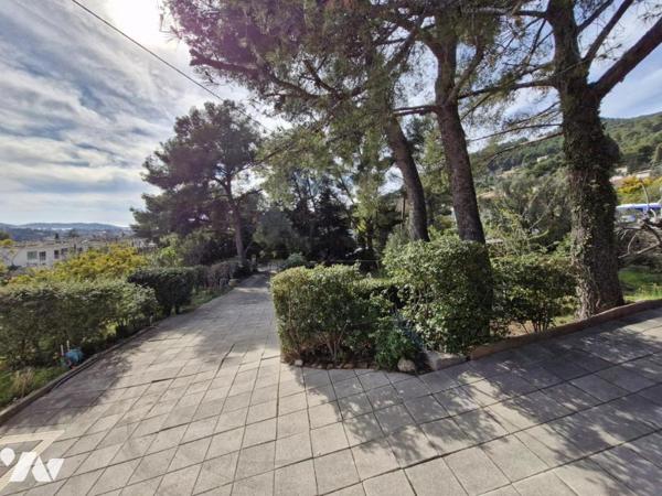 Maison T4 avec annexes - Détachement de parcelle