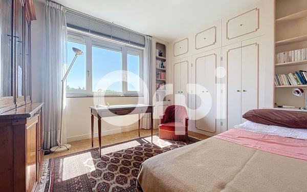 Appartement à vendre    6 pièces • 125,19 m2 Bourg-la-Reine